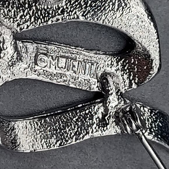 Vintage M Jent Signed Brooch Ribbon Ripple Silver Tone Costume Jewelry - Picture 9 of 10